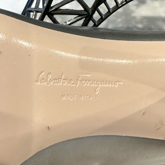 Beautiful,elegant Vintage Salvatore Ferragamo peep toe heels size 8! - Picture 12 of 16